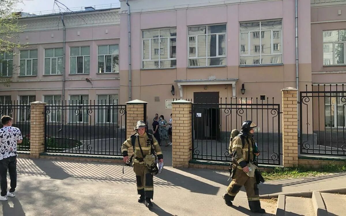 Сигнал директора школы "угроза взрыва". Угрозы в школе новости. Угрозы в школе новости. Угрозы в школе новости. Эвакуация псков.
