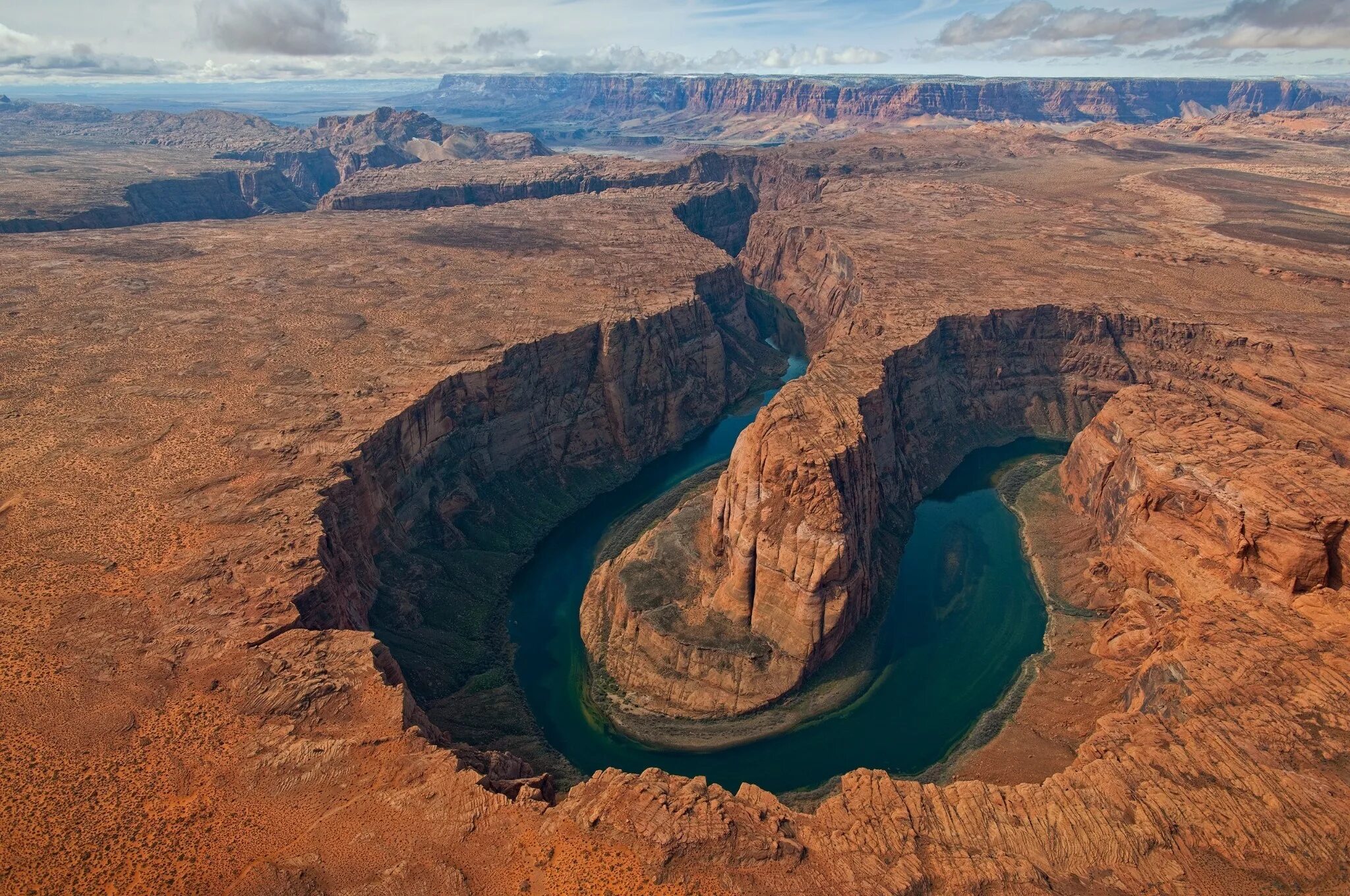Какая самая глубокая америка. Гранд каньон и река колорадо. северная америка каньон колорадо. аризона река колорадо. подкова изгиб реки колорадо.