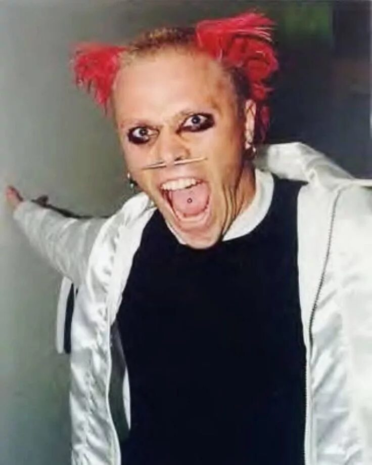 Флинт время. Prodigy кейт флинт. солист группы prodigy. вокалист продиджи кейт флинт. кит флинт 1997.