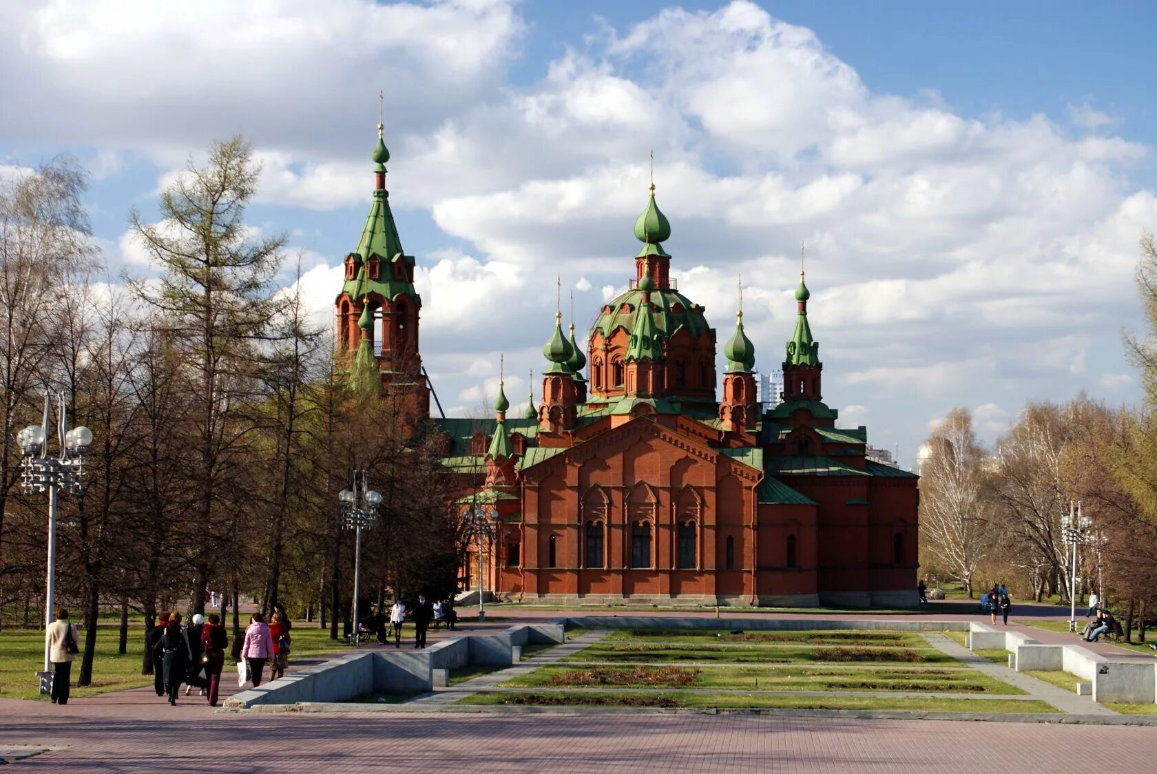 Фотографии достопримечательности города. Алое поле Челябинск экскурсия. Обзорные экскурсии Челябинск. Достопримечательности на алом поле Челябинск. Обзорная экскурсия по Челябинску.