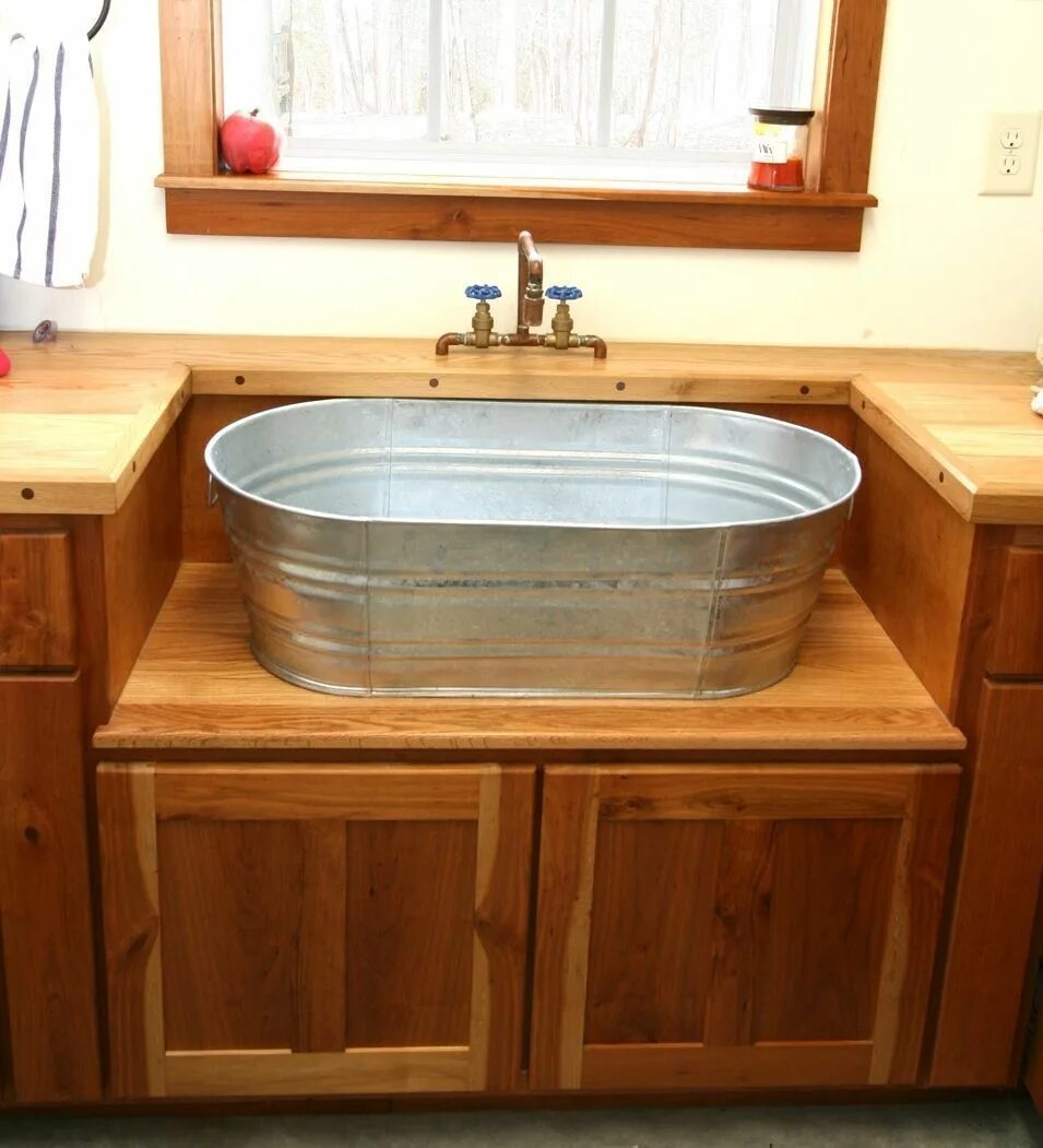 Раковина Farmhouse Sink для ванны. Раковина в деревенском стиле. Кухонная мойка в ванной комнате. Раковина из таза. Из ванны кухню можно