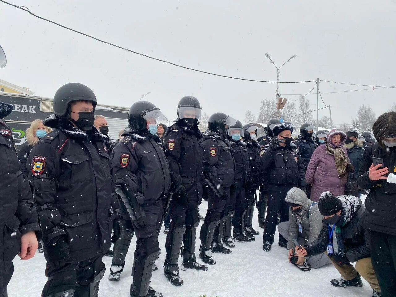 Петрозаводск митингтнавального. Митинг в Петрозаводске. Навальный задержание. Митинги за Навального площадь Кирова Петрозаводск 2021. Где 23 февраля состоялся митинг народной воли