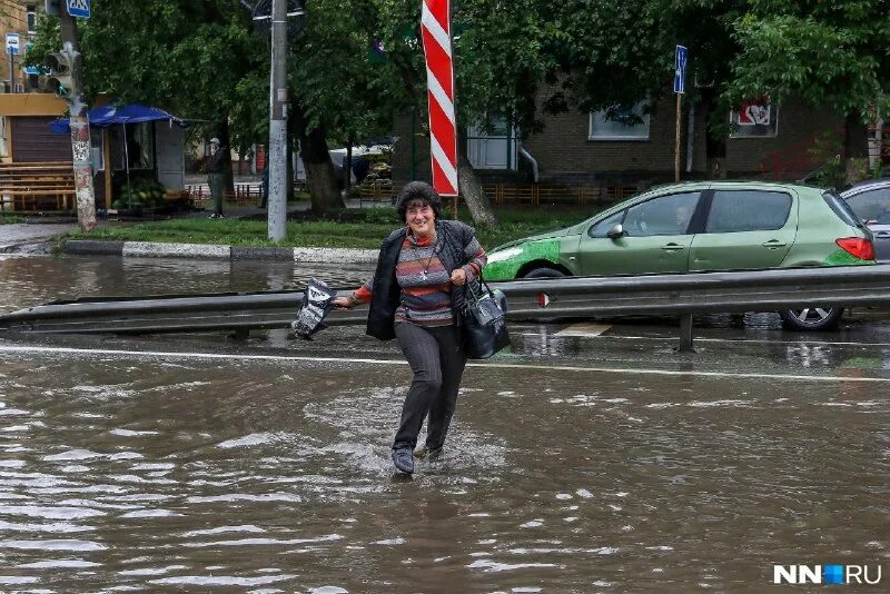 Ливень. Новгород затопление. Потоп в нижнем новгороде. Потоп в нижнем новгороде. Потоп на алексеевской нижний новгород 18.