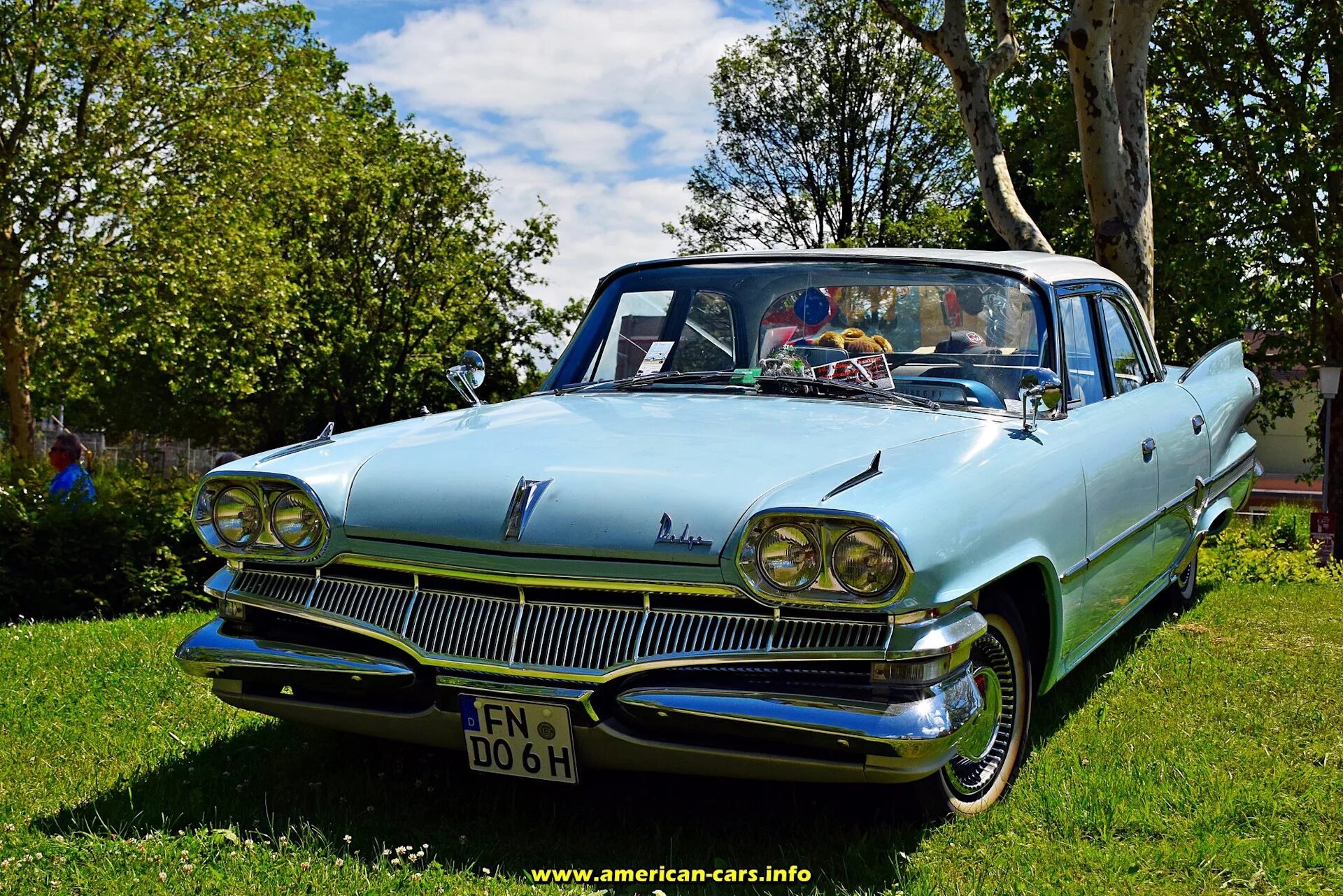 Купить американскую машину. Cadillac Eldorado '77. Кайзер 1952 авто США. Бьюик супер Ривьера 1955. Старые американские машины.