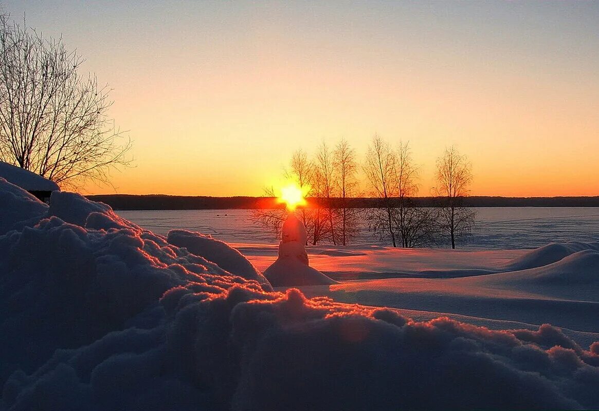 Восход 19 января. Закат зимой. Зима закаты Восходы. Солнце встает зимой. Зима тишина солнце.