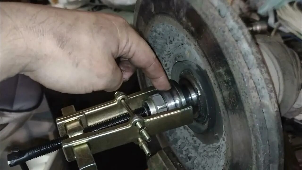 Как выбить обойму из ступицы