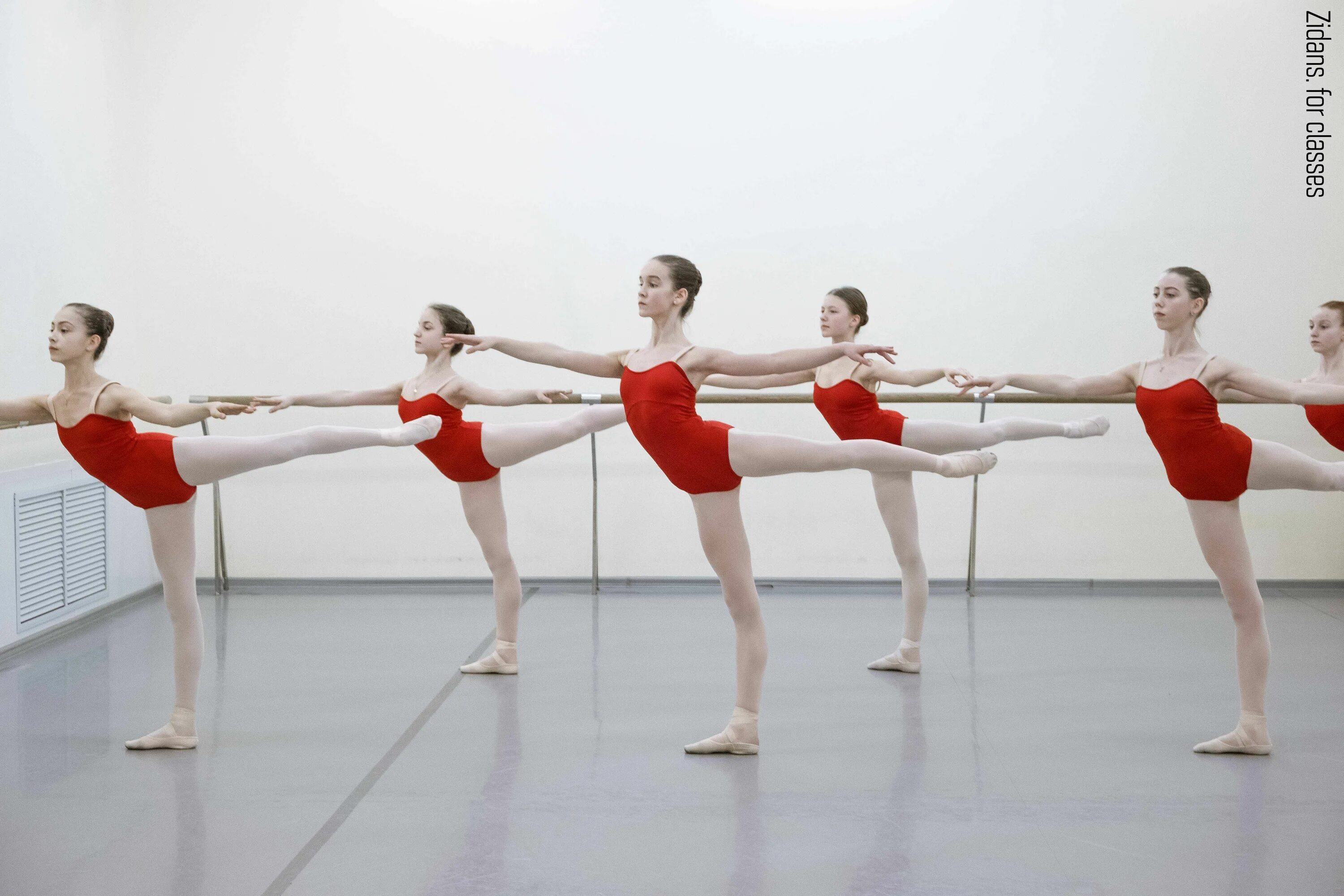 Балерина в красном. Платье балерины. Балерина в красном. Балетная пачка дон кихот. Балетная школа ссср.