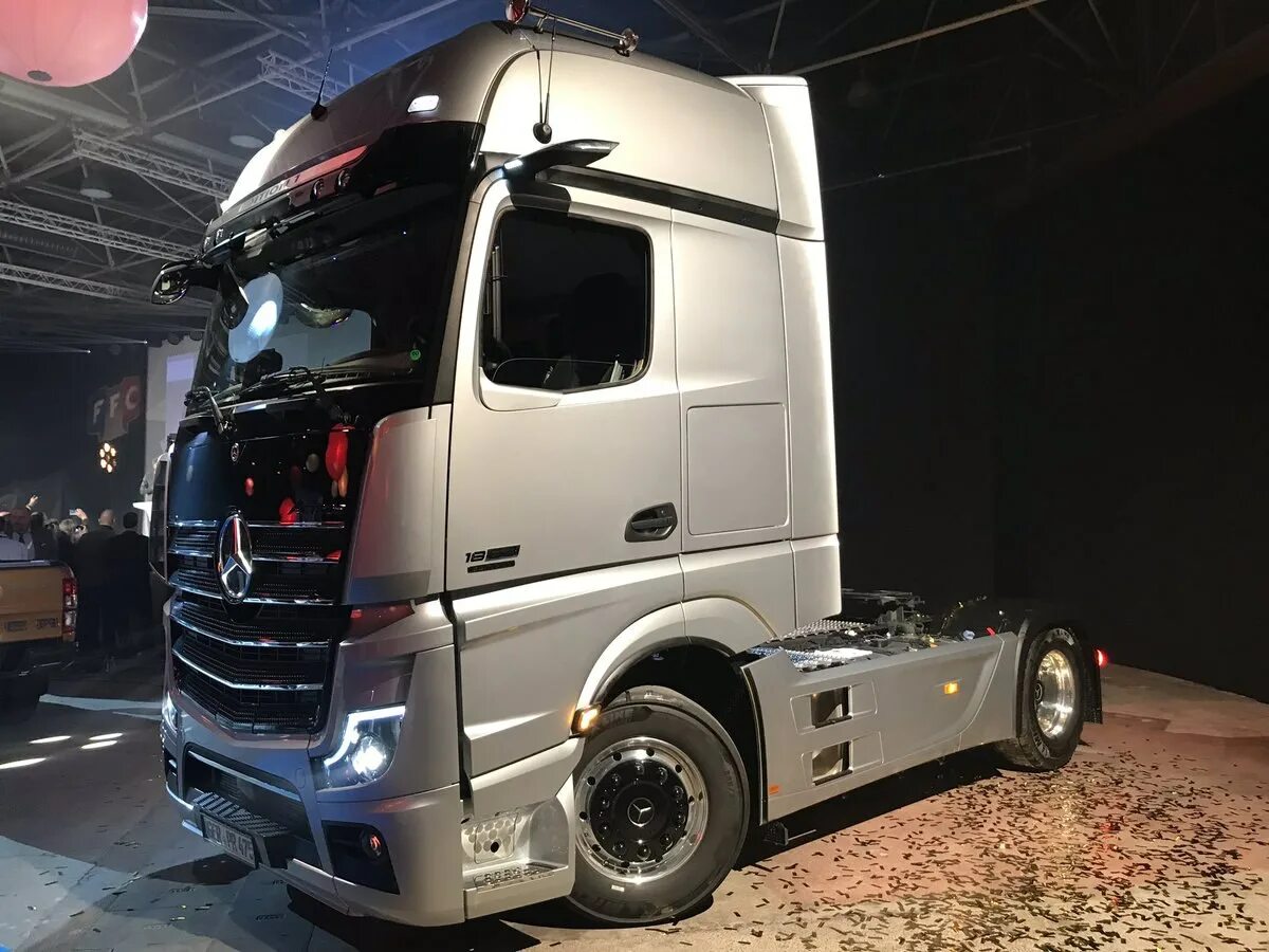 Mercedes-Benz Actros. Mercedes Benz Actros 2020. Mercedes Benz Актрос 2020. Мерседес Актрос тягач.