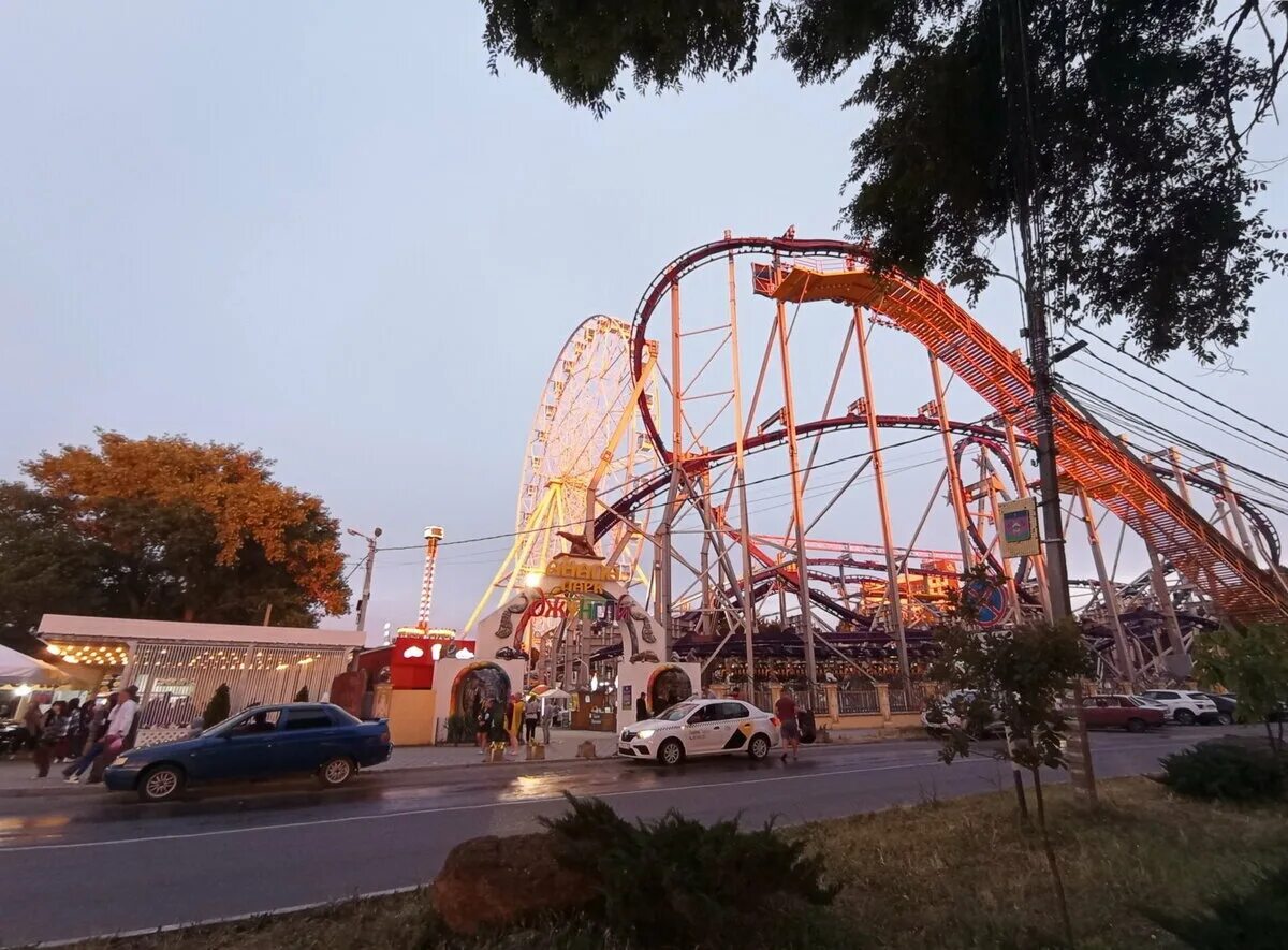 Анапа парк с лабиринтом. Анапа парк джунгли американские горки. Парк аттракционов анапа джунгли евростар. Аттракционы в анапе джунгли евростар. Колесо обозрения витязево.