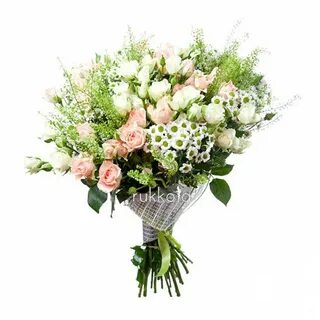 Букет из кустовых роз и хризантем