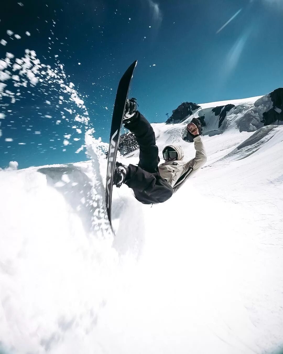 Summer and winter sports. Сноуборд экстрим. Экстремальные виды спорта сноубординг. Сноубординг туризм. Сноубордист летит.