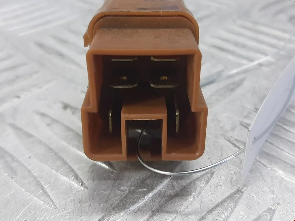 Блок реле ниссан альмера классик. Nissan almera реле. Ниссан альмера классик реле ближний свет. Реле бензонасоса ниссан альмера. Реле абс ниссан альмера классик 2008.