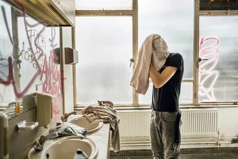 Photos Reveal The Hidden Lives Of London's Squatters Приседания, Лондо...