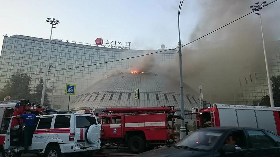 Пожар в гостинице москва. Гостиница россия пожар 2006. гостиница москва горела. пожар в гостинице космос москва.