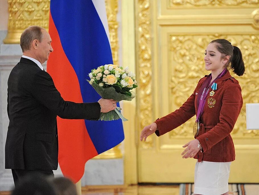 Вручение медали. Вручение наград. Награждение медалью. Награждение женщин в Кремле.