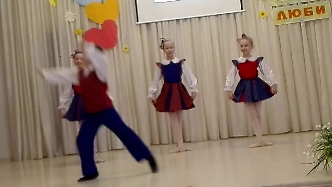 Танец добрый жук. Костюм для танца полька для мальчика. полька танец. полька в школе. полька для детей в детском саду.
