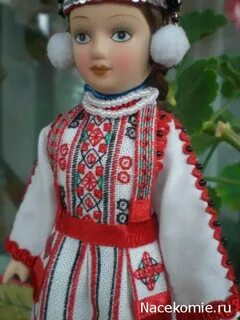 Мордовская кукла в национальном костюме