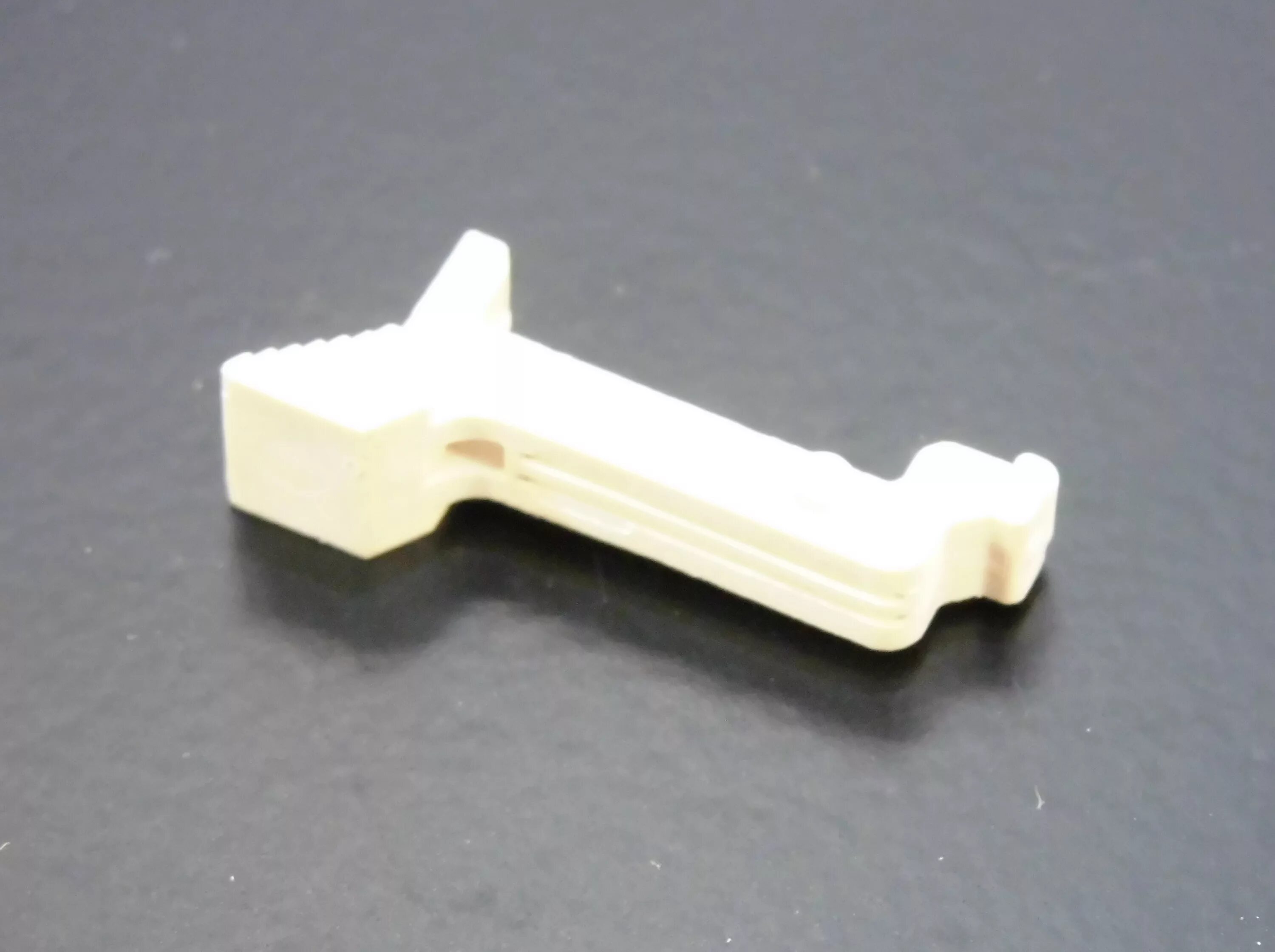 Защелка на разъем idc-16. Защелка спинки сиденья 2121. 54мм, с защелками scm-. Планка крепления для видеокарт rtx3080. Разъём idc 2х10.