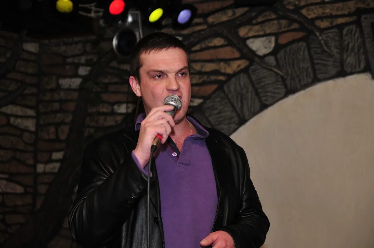 Вокалист в ресторане. Вокалист в ресторане. Музыканты в кафе. Белько. Певцы в ресторанах москвы.