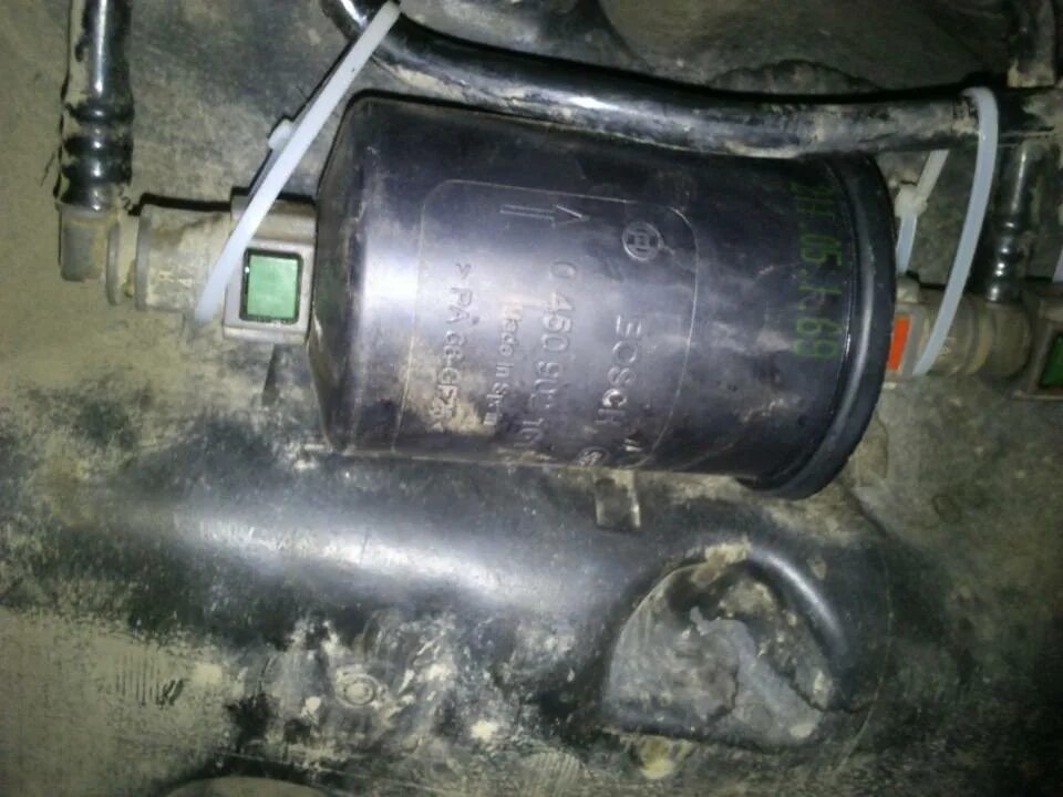 Топливный фильтр logan 2006г. 4. Топливный фильтр рено логан 2006. Топливный фильтр рено логан 2006 года. Топливный фильтр рено логан 1.