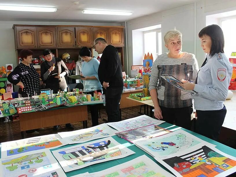 выставка работ по безопасности. конкурс творческих работ безопасное движение пензенского района. необычный дорожный знак в детский сад. городской конкурс творческих работ безопасное движение. конкурс творческих работ безопасное движение пенза.