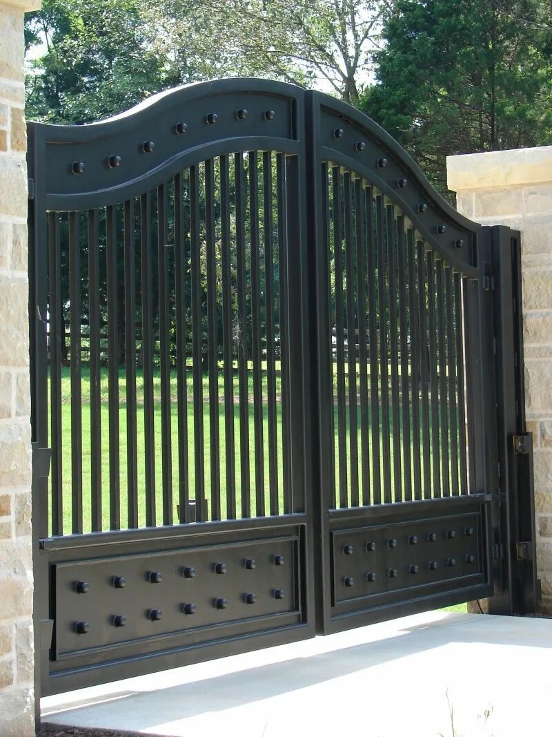 Ворота классика 2022г. Красивые ворота. Ворота металлические. Красивый забор.