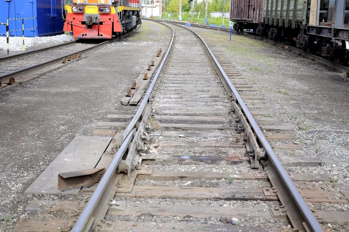 Уравнительный стык р65. 000. Звеньевой путь и бесстыковой путь. Прибор уравнительный для рельсов р65. Уравнительный прибор р65.