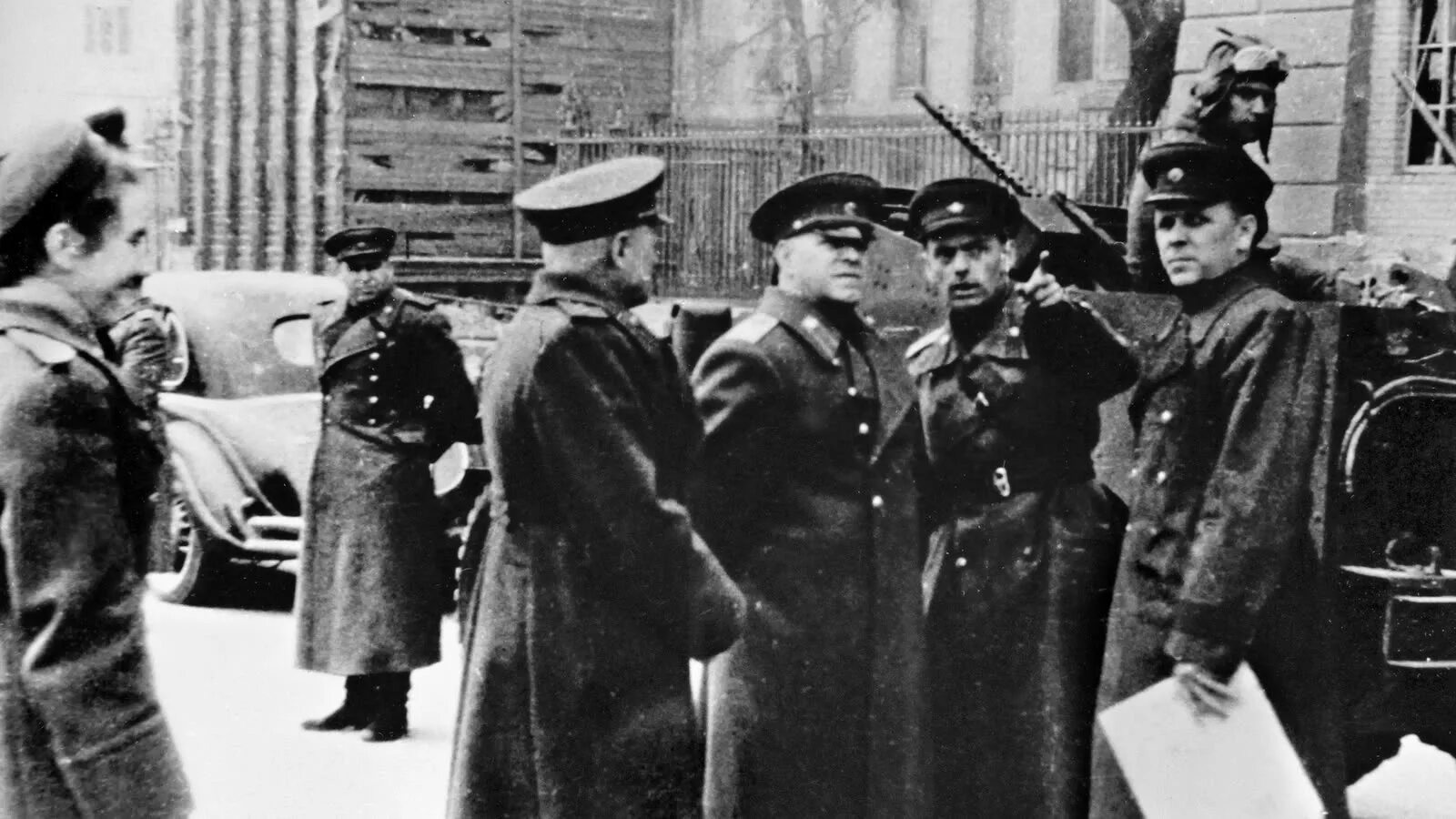 Маршал Жуков 1945. Жуков в Берлине 1945. Жуков военные операции