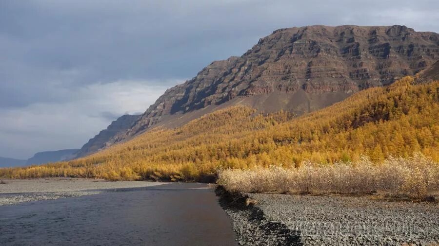 Гора ледниковая таймыр. Плато путорана извержения. Полуостров таймыр горы бырранга. Камень гора путорана. Горы на полуострове таймыр.