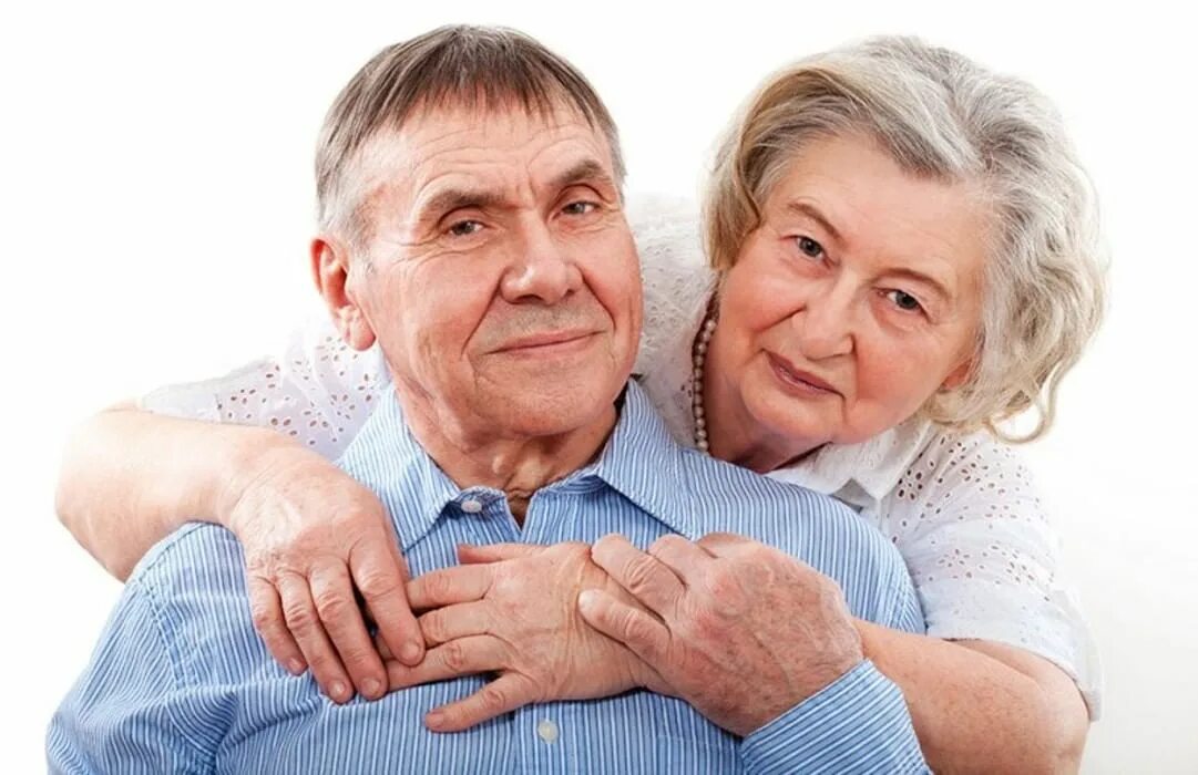 Навестить бабушку и дедушку. Пожилые люди. Счастливые пенсионеры. Бабушка и дедушка. Бабушка и дедушка на белом фоне.