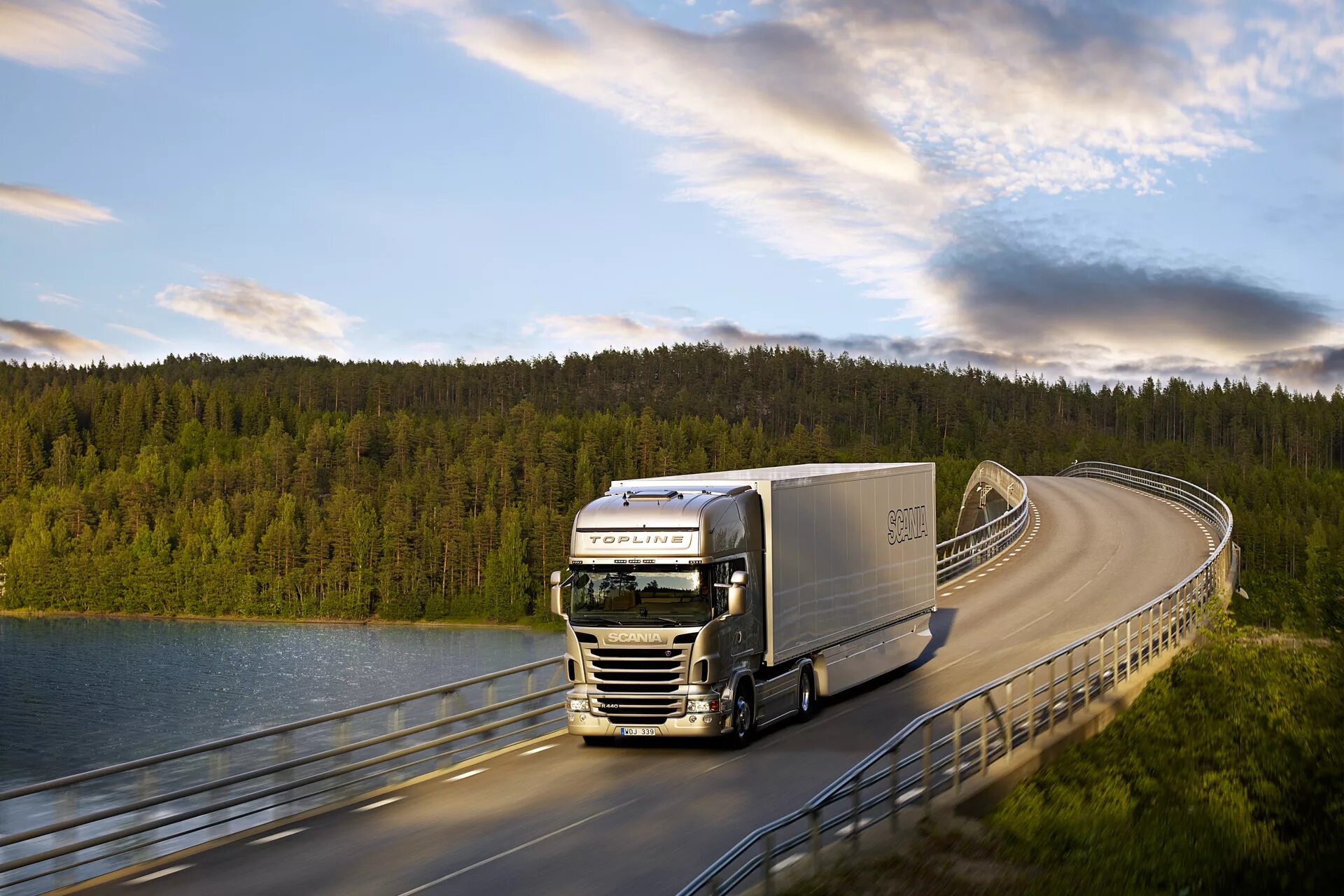 Грузовик scania s730. Красная фура. Скания дорога. Тягач скания топлайн. Скания с грузом.