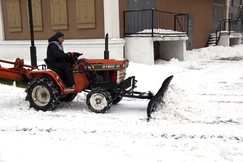 Авант минитрактор для уборки снега. Крафтсман трактор садовый с отвалом для снега. Craftsman трактор садовый. Отвал на скаут т 18. Husqvarna r214c.