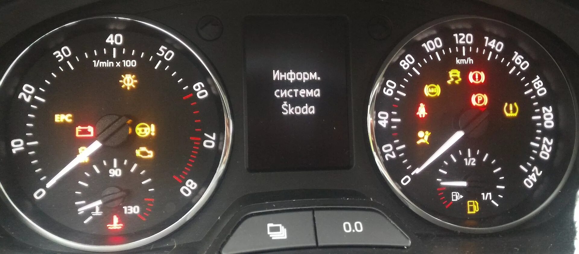 Шкода а5 давление масла. Значок ESP Skoda a7. Контрольные лампы приборов Шкода Рапид.