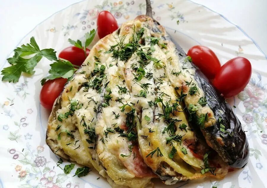 Куриная грудка фа́ршип. Грудка запеченная с сыром. Курица под сыром в духовке. Куриная грудка фа́ршип. Грудка в духовке чеснок сыр.