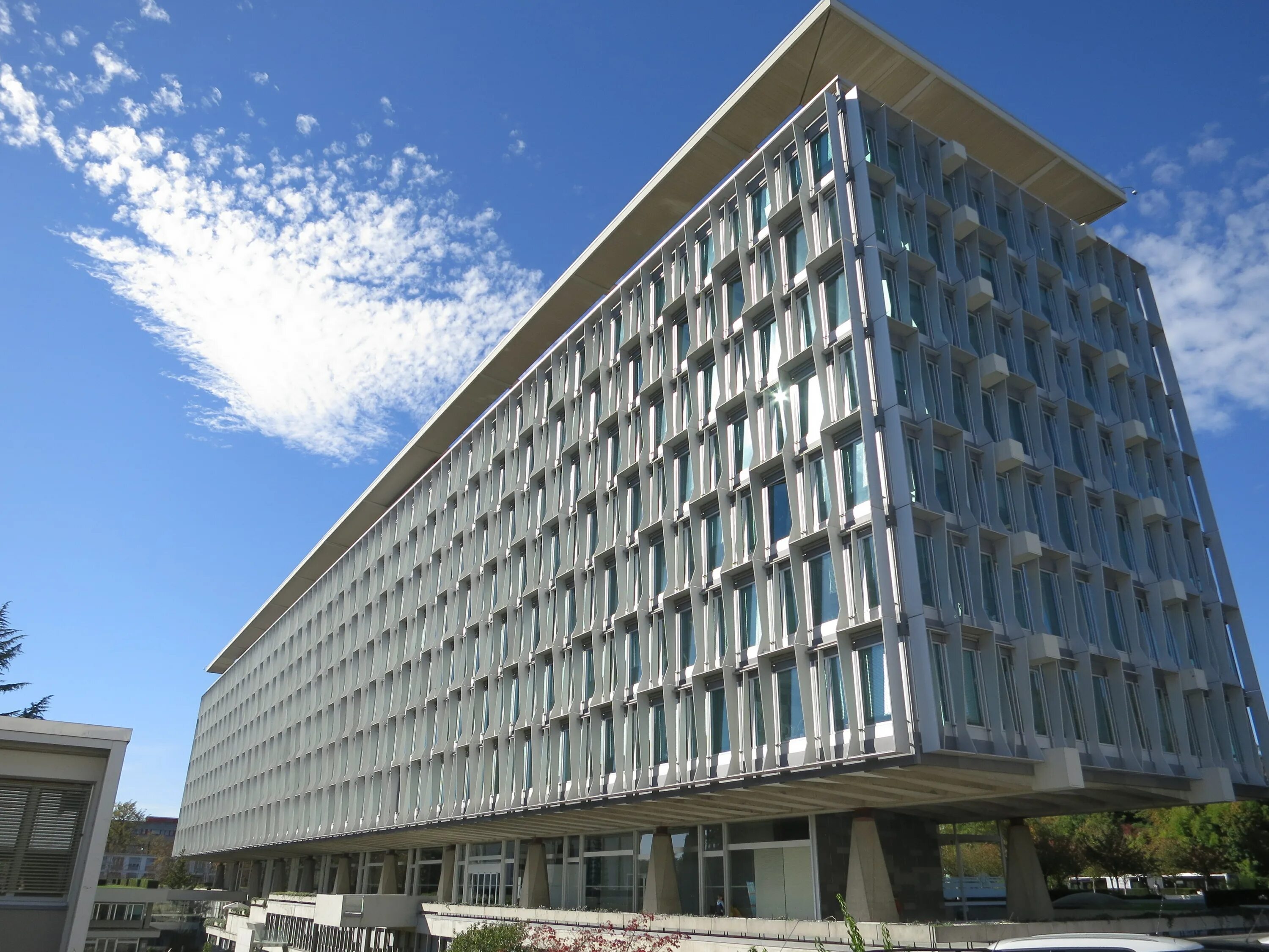 Штаб воз женева. Здание корпорации. Здание воз в женеве. Организация здание. Элитное офисное здание.