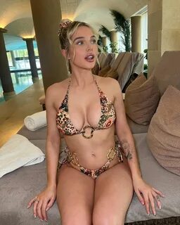 Helen Flanagan in Bikini 04-29-2024.