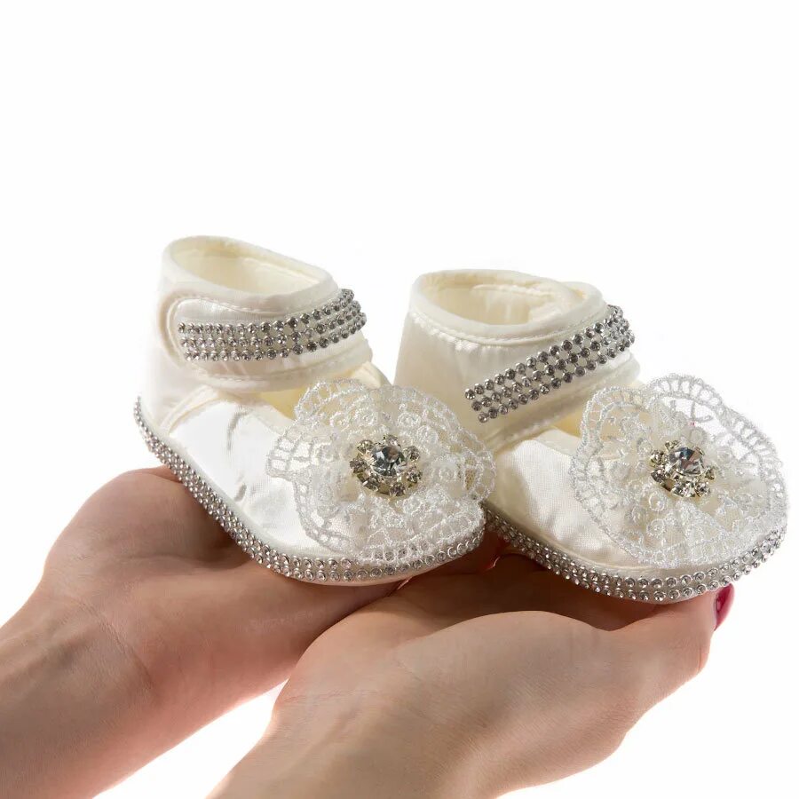 Пинетки. Пинеточки спицами девочкам. Пинетки крючком для новорожденных. Пинетки со стразами. Пинетки спицами.