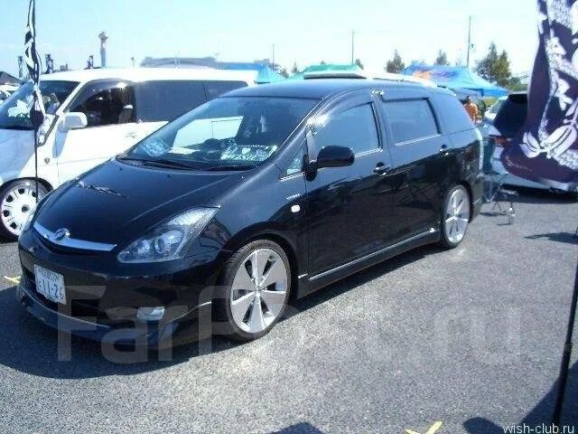 Моделька тойота виш. Toyota wish 2008. Toyota wish наклейка. Тойота виш клуб 03. Тойота виш 2017 с прицепом.