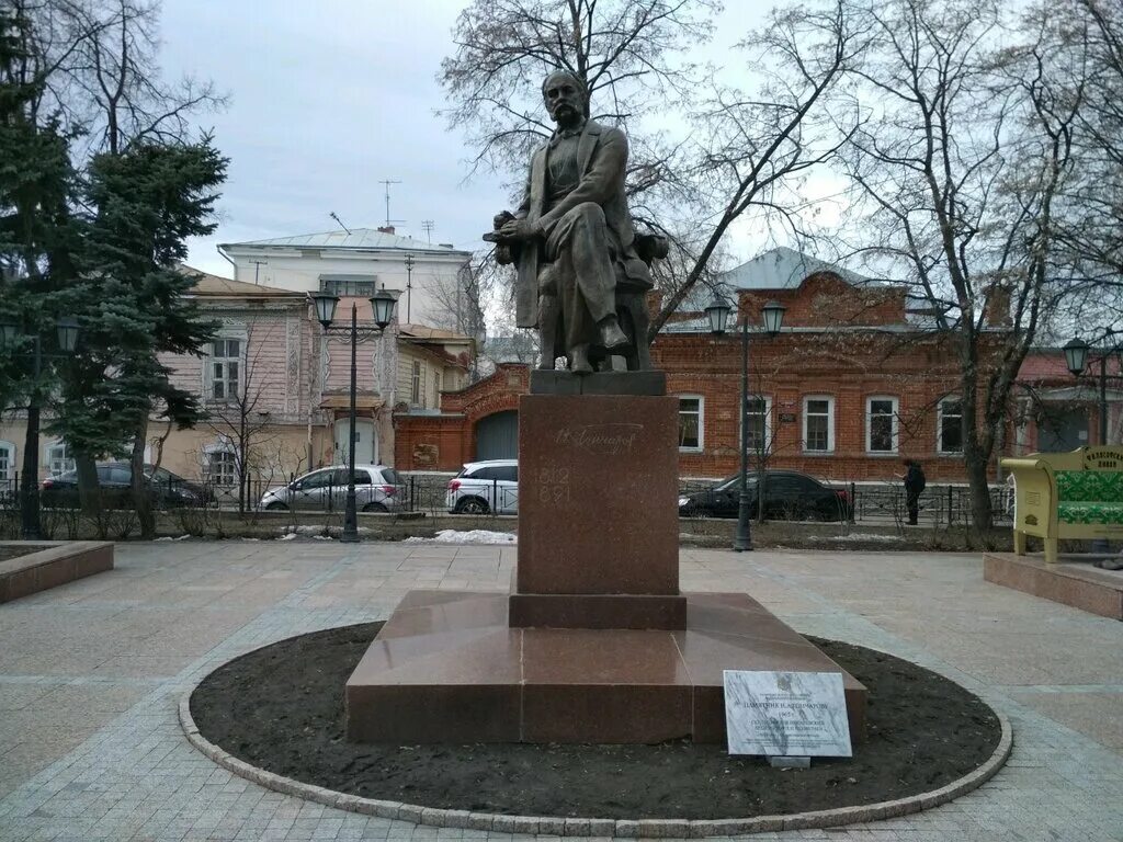 Памятник Гончарову в Ульяновске. Сквер Гончарова Ульяновск. Памятники и.а.Гончарову памятник в Ульяновске. Памятники ульяновска писателей