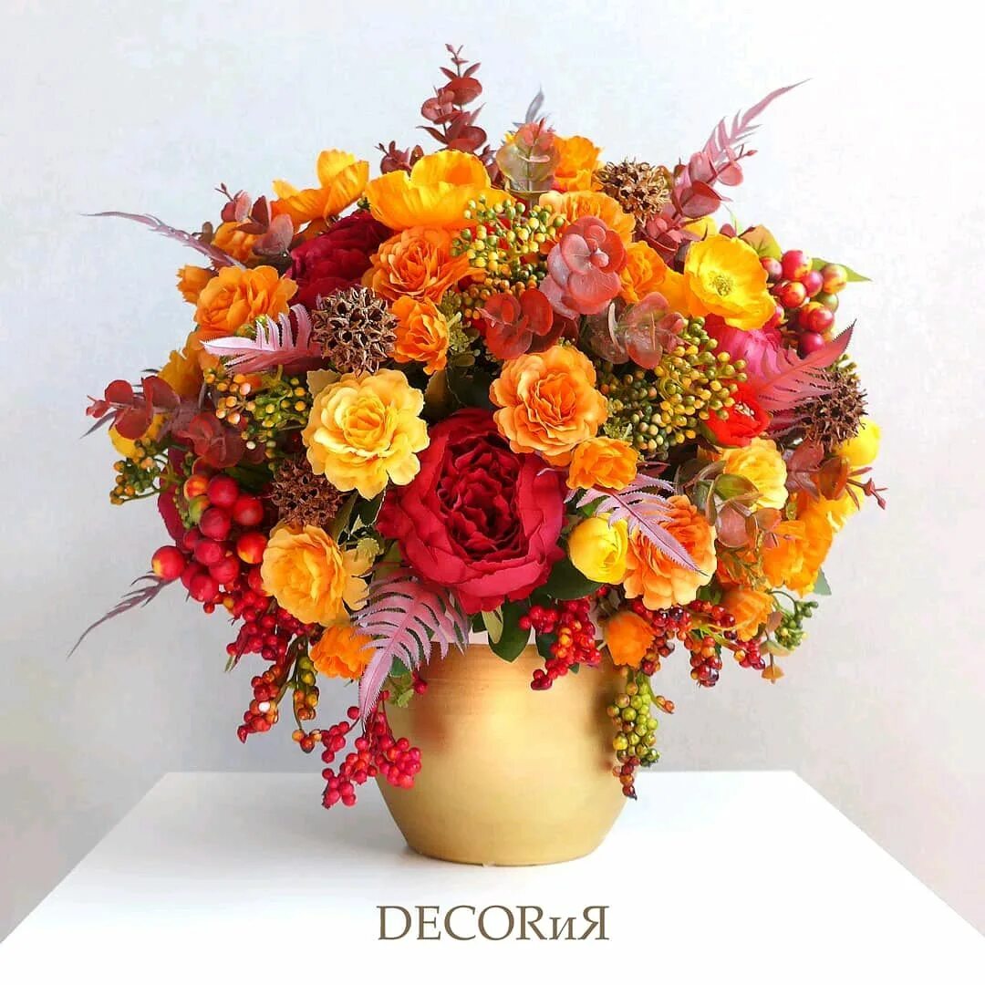Цветок искусственный осенний. Осенние цветы искусственные. Осенняя композиция. Осенний букет в интерьере. Осенние букеты из искусственных цветов.