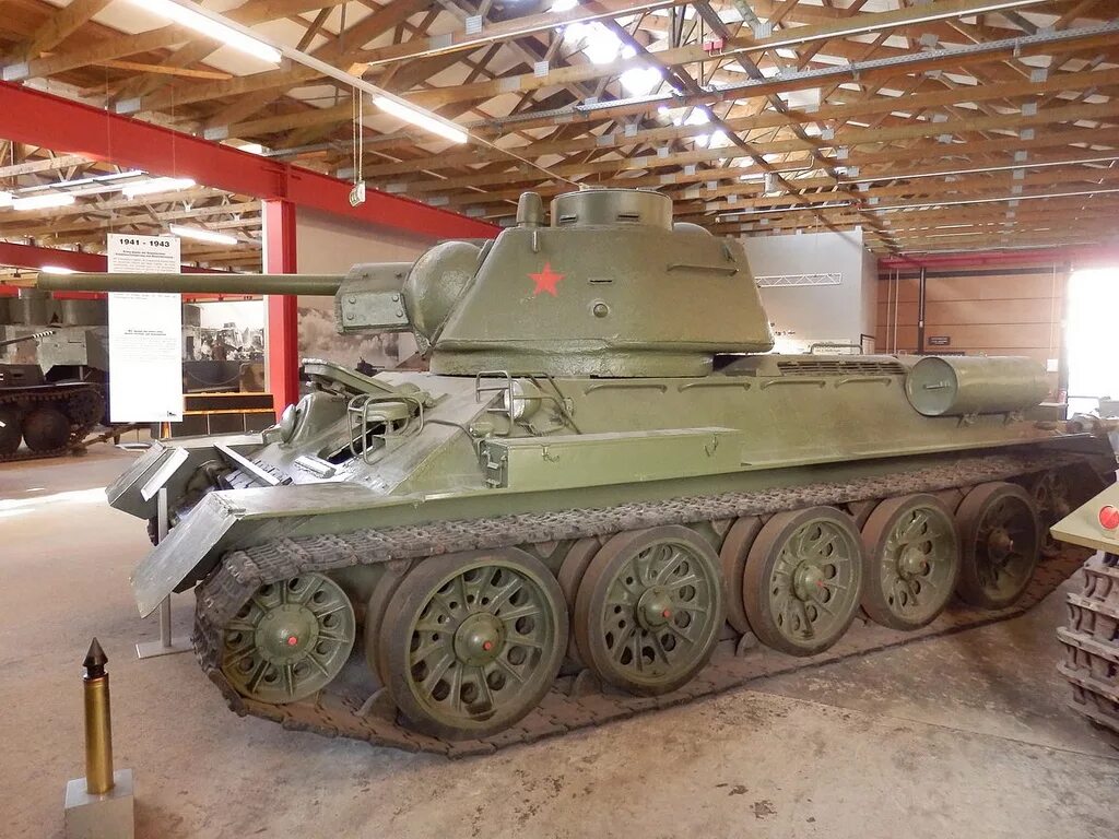 Где музей танков. Музей танка т-34 Кубинка. Танк т 34 музей. Т-34-76 танковый музей в Германии. Т-34-76 музей техники.