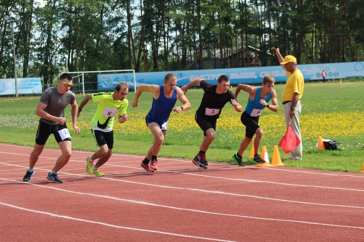 Спортивная база школы. Полиатлон летний вид спорта. Полиатлон троеборье с бегом. 3 Борье с бегом. Летнее многоборье картинки.