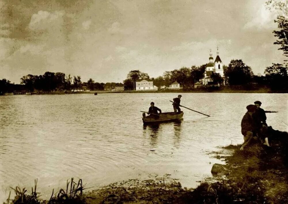 Озеро пожилых людей. Город Стародуб Брянской области. Стародуб Брянская область , озеро Бабинец. Стародуб город река. Озера в Стародубе Брянской области.