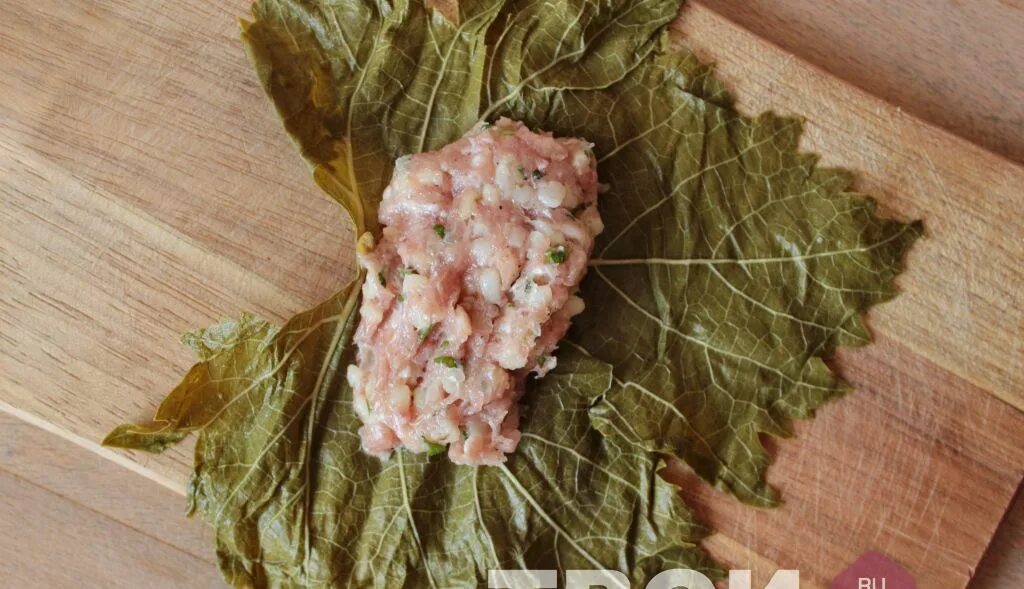 Фарш с рисом в виноградных листьях