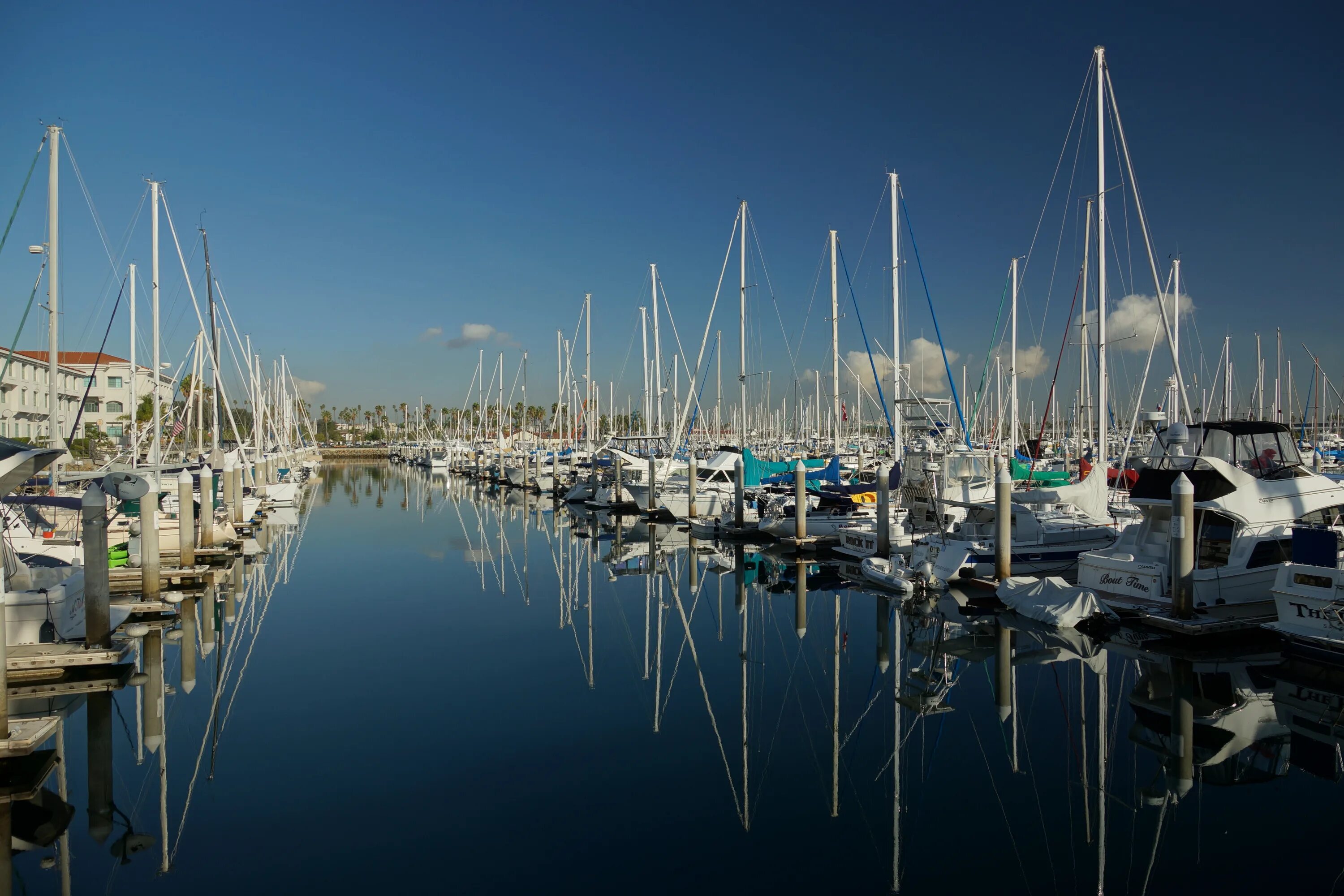 Port marina. Порт на озере. Marina grande capri. Marina grande capri. Порт на озере.