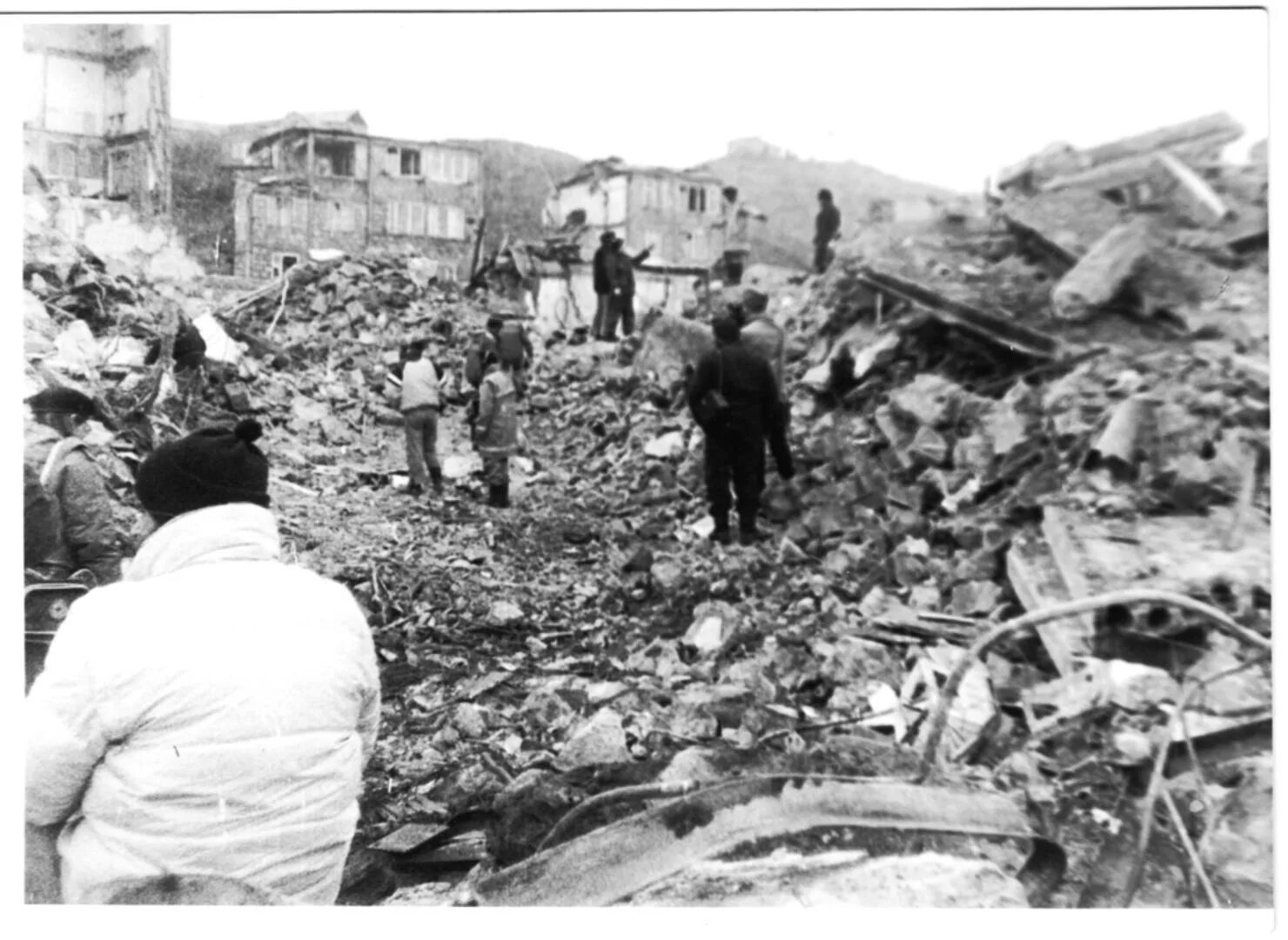 Землетрясение в армении в 1988. Армения спитак землетрясение 1988 город. Спитак землетрясение 1988. Землетрясение в армении в 1988. Армения спитак землетрясение 1988 город.