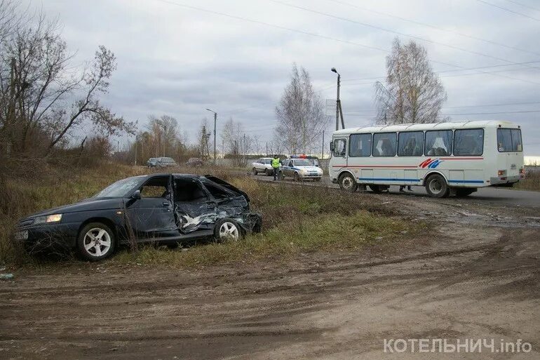 Погода котельнич кировской области на 3. Котельнич Даровской. Район Затон Котельнич. Дорожное происшествие город Котельнич Кировская область.