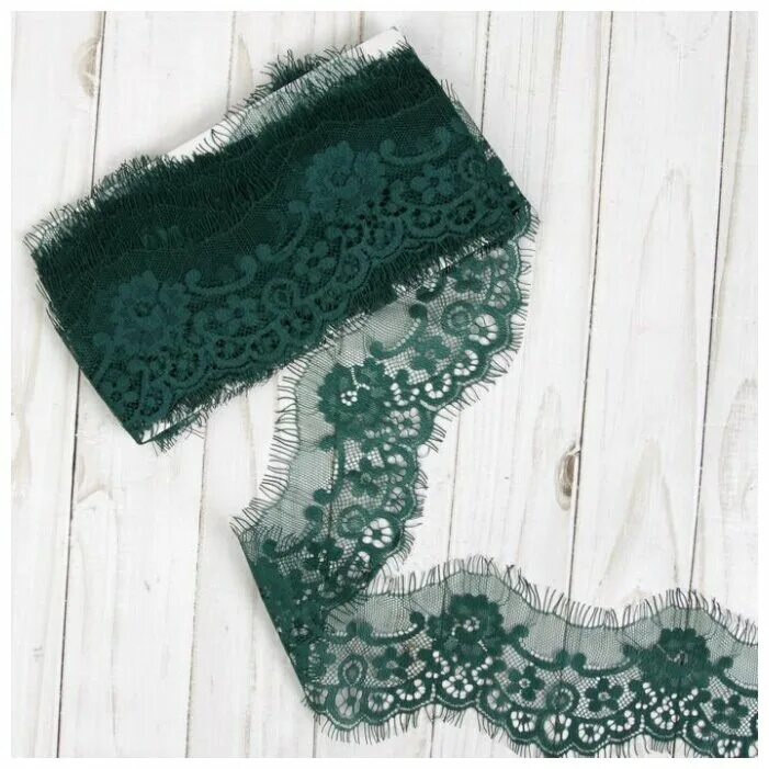 зеленое платье. изумрудное кружево. изумрудное кружево. изумрудное кружево. платье с кружевом изумруд.