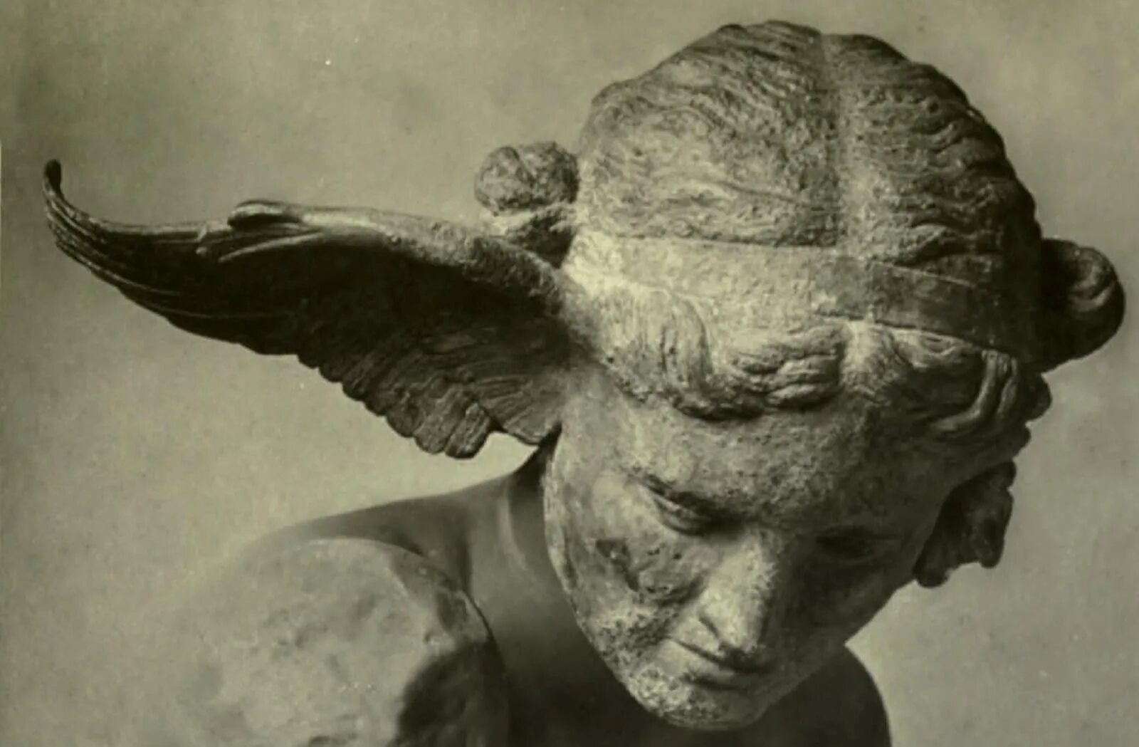 Гипнос морфей танатос. Гипнос бог древней греции. Гипнос бог древней греции. Бог сна гипнос древняя греция. Гипнос бог сна скульптура.