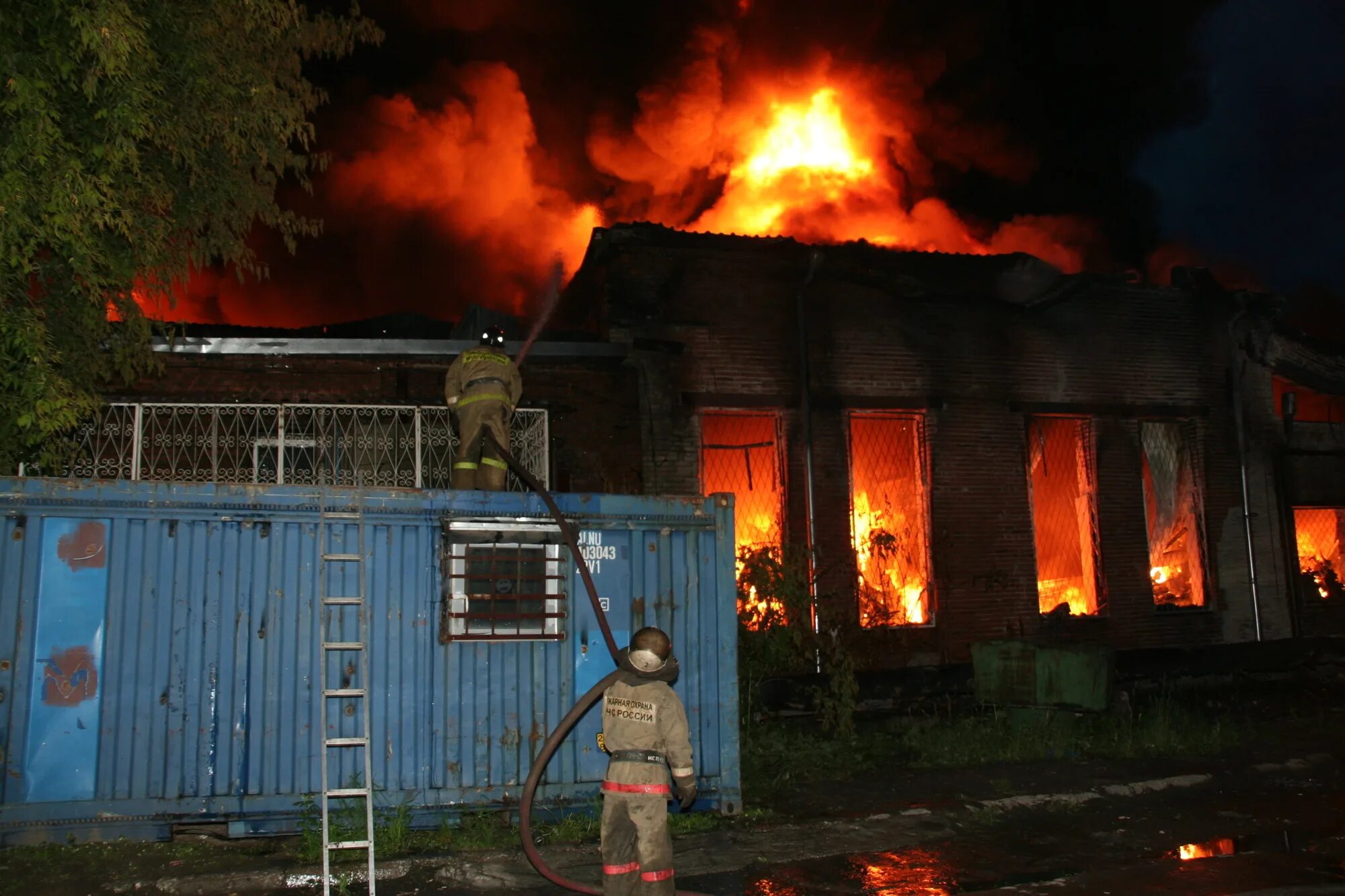 Пожар в лондоне (1666 г. Пожар на зэто в великих луках. Что горит в великом. Пожар в великом устюге. Огонь загорел дом.